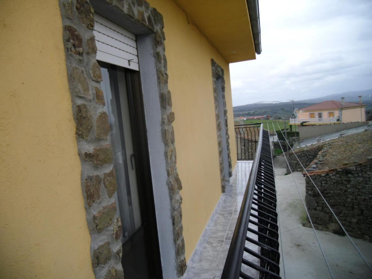 Casa Rural El Carrascal Valdefuentes de Sangusín Exteriör bild